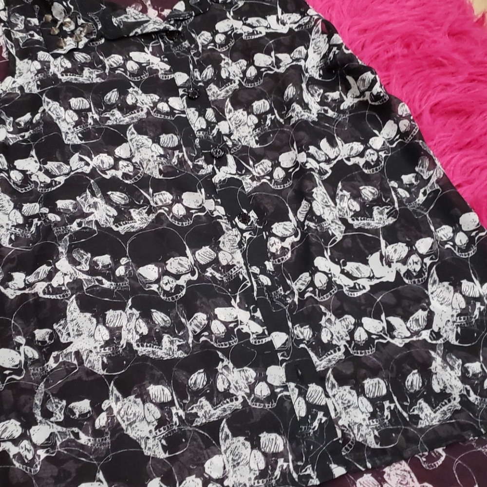 Skull Button Up Top - Picture 4 of 5